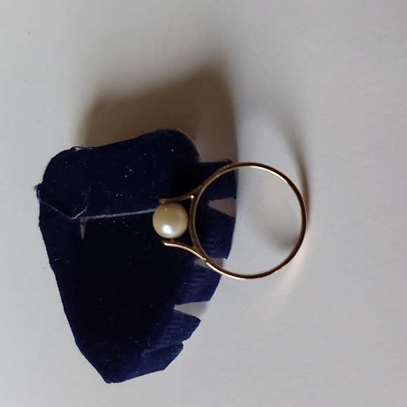 18 KT Solid Gold Cultur Pearl Ring - Picture 3 of 8